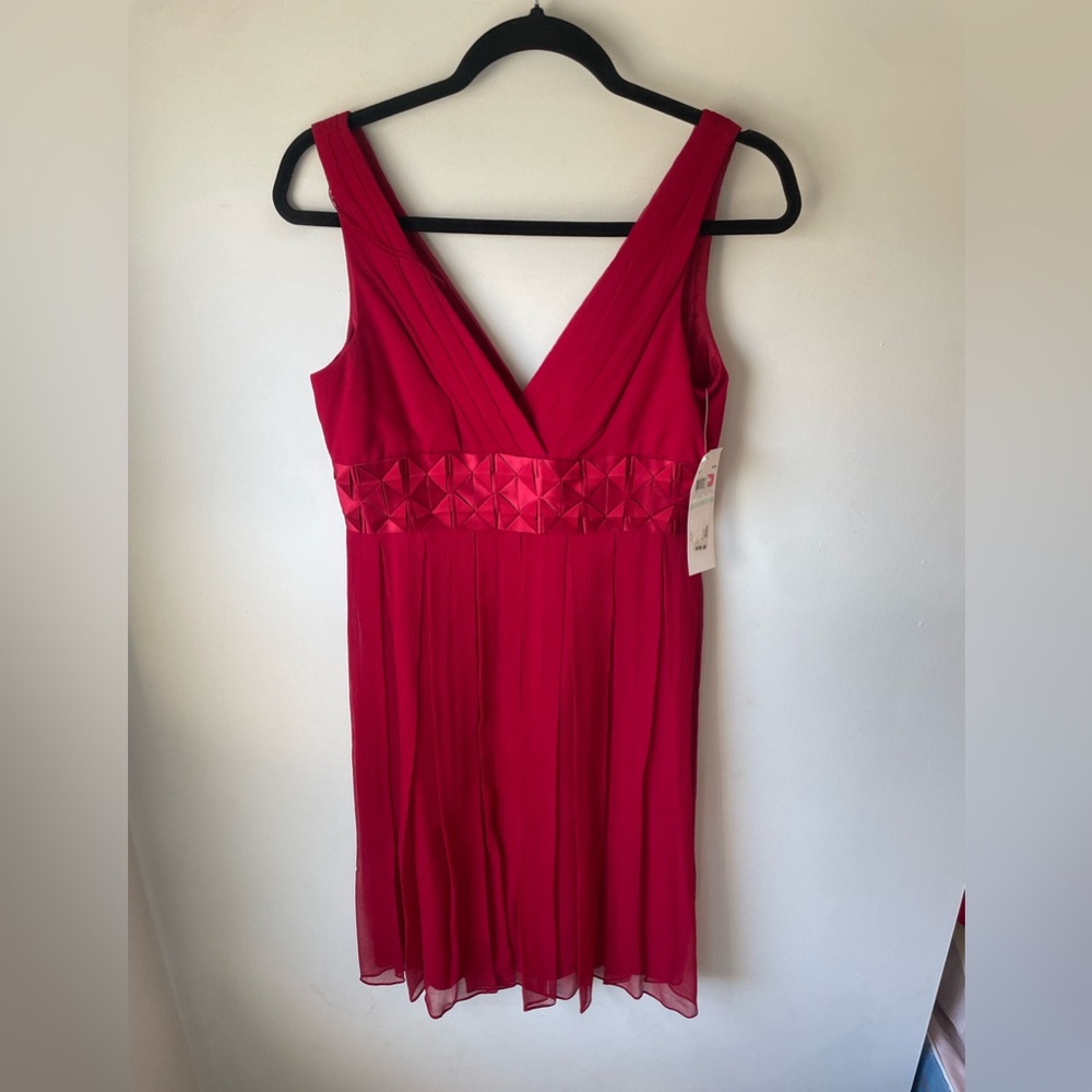 Maggy London NWT Red 100% Silk Sleeveless Cocktail Flowy Dress Size 8